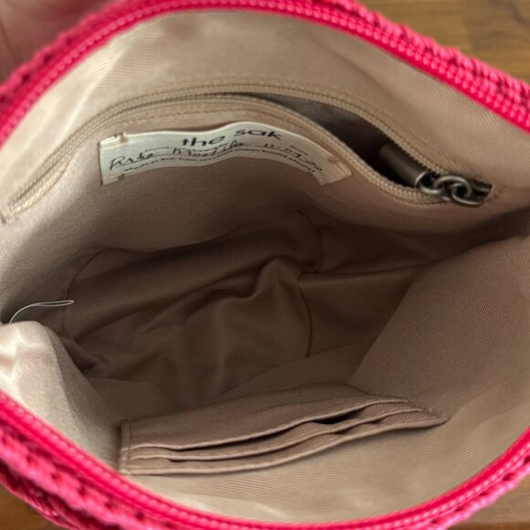 The Sak - Ayla Ring Handle Hand Crochet Flower Pouch in Magenta - Picture 3 of 7